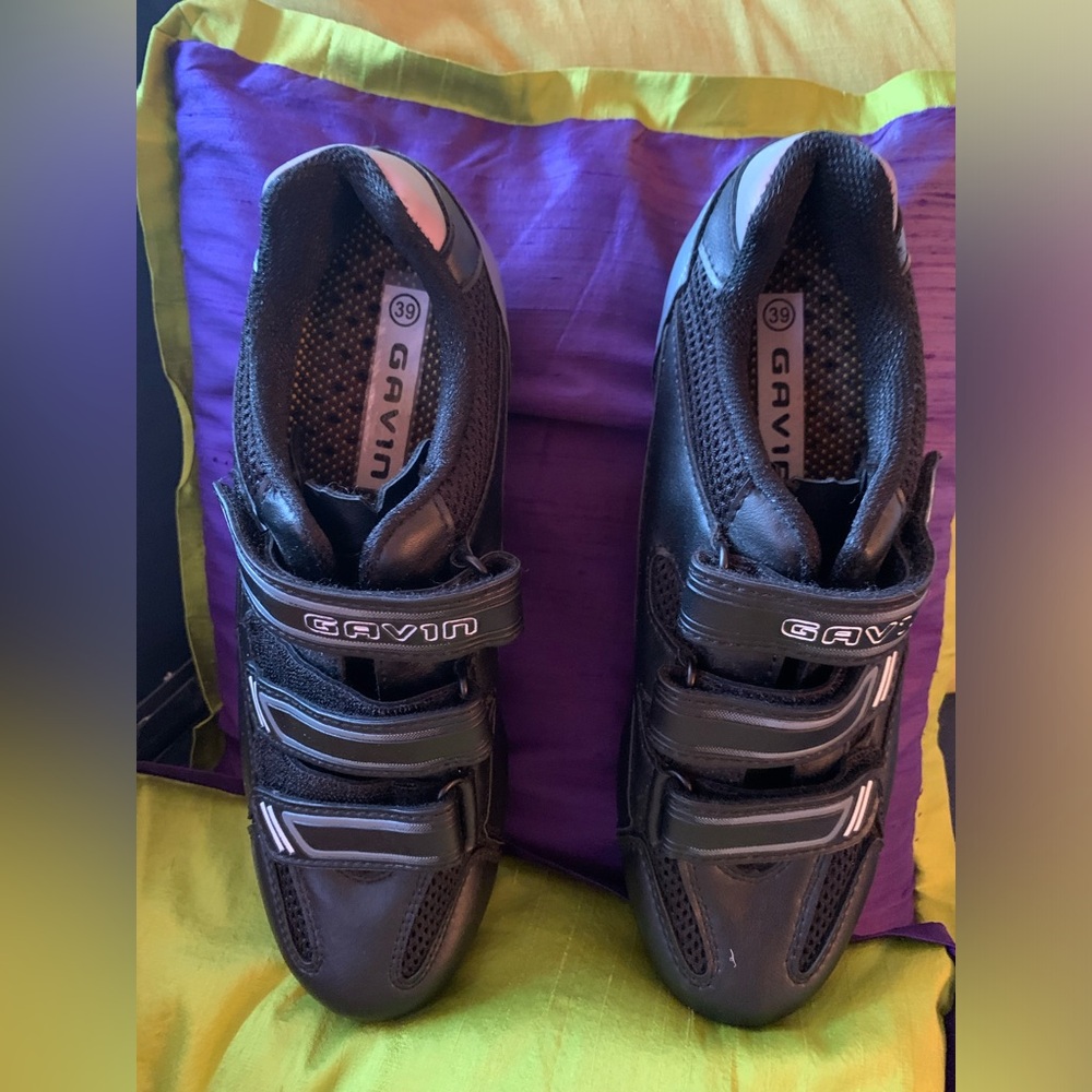 New! Gavin Unisex Bike Shoes - Size 39 - Black- Includes attached cleats!